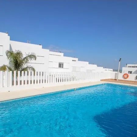 Acogedor Adosado Con Piscina Solo Familias Y Parejas Holiday home *